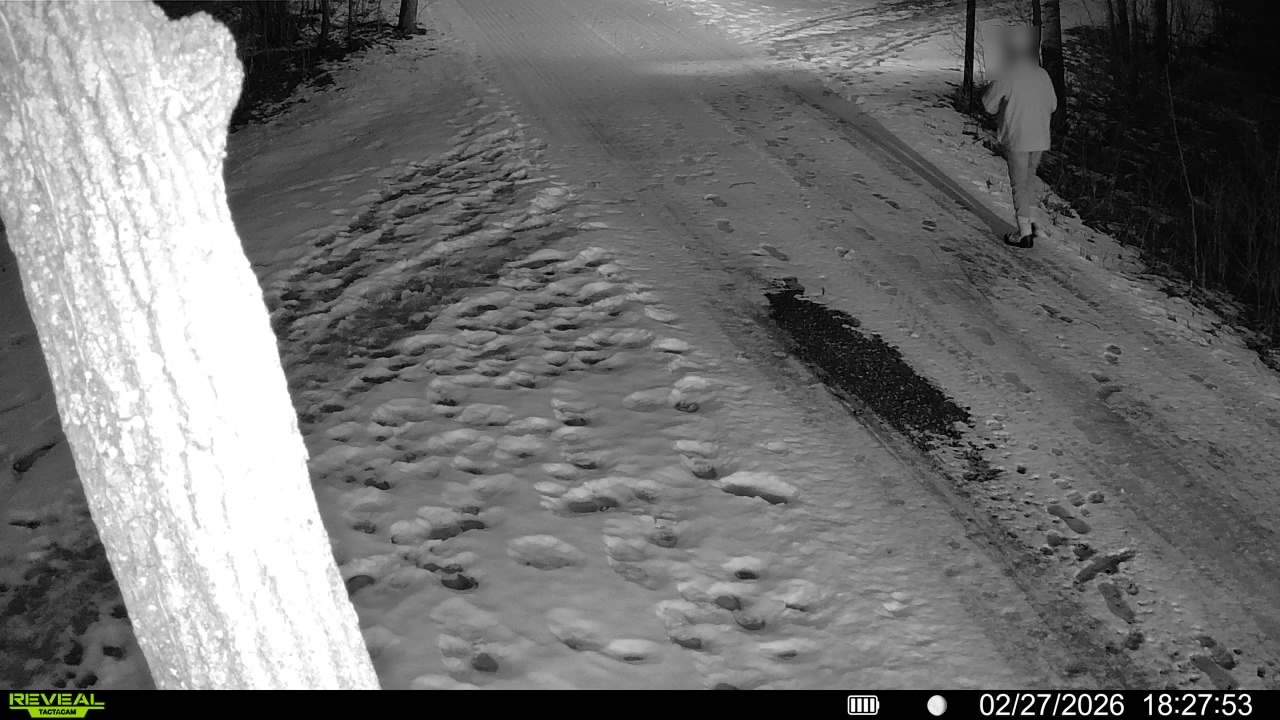 Same person leaving the park 14.5 minutes later